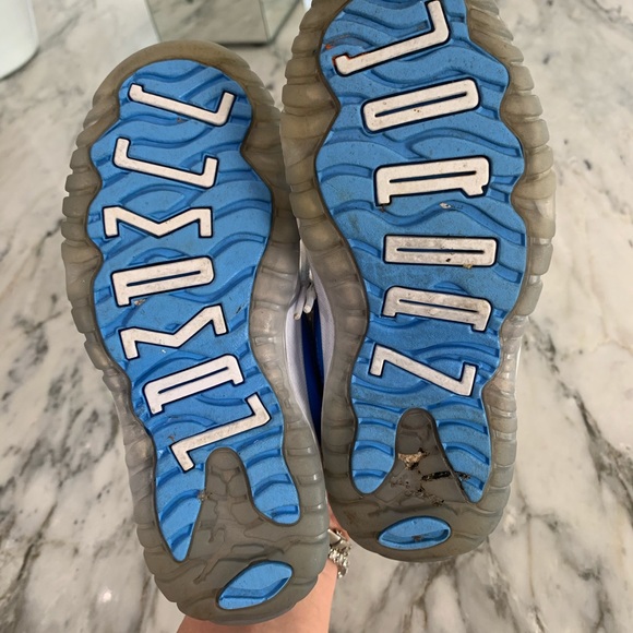 Boys Jordan Sneakers - Picture 6 of 6